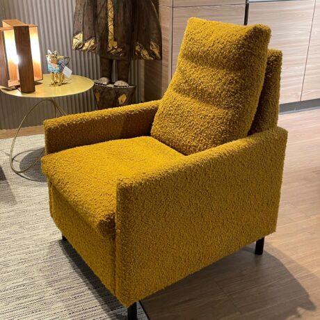 Butaca Cachemira tapizada mostaza